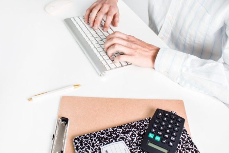 3 Smart Ways To Make Money With A New Blog: Start Monetizing In Year One