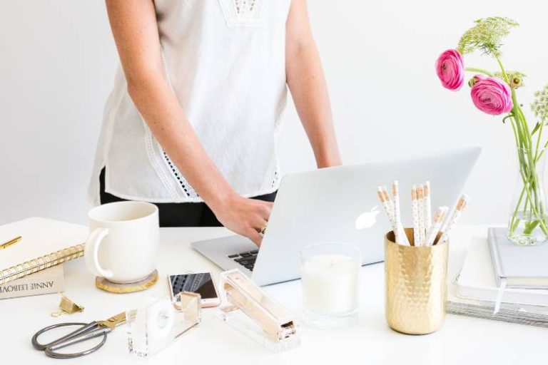 15 Profitable Blog Niches For 2025 & How To Choose The Right One For You