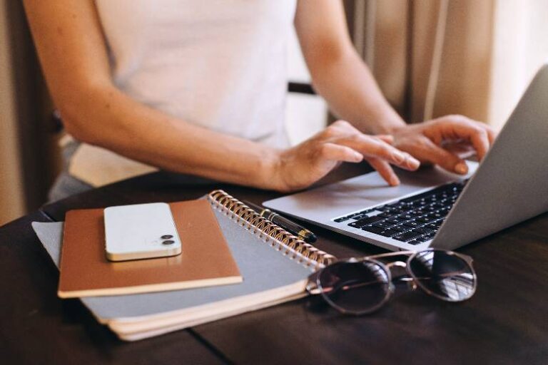 30 Popular Travel Blog Niches (2025): How To Find Your Perfect Travel Blog Niche