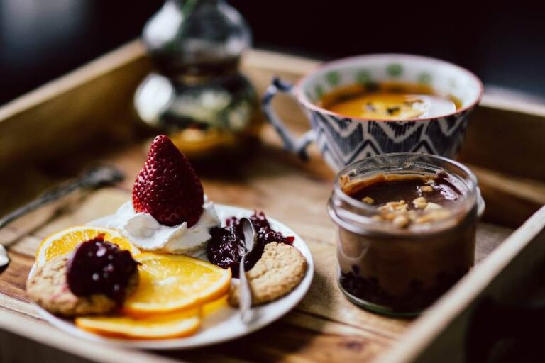 A tray with food snacks - food blog niches.