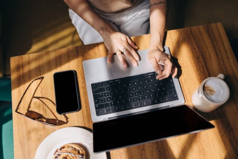 Faceless person using a laptop - how to do keyword research for blog posts.