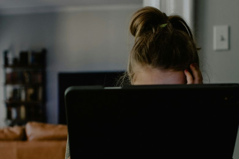 Pros and Cons of Blogging: What you Need To Know Before Starting 5 Pros and cons of blogging frustration