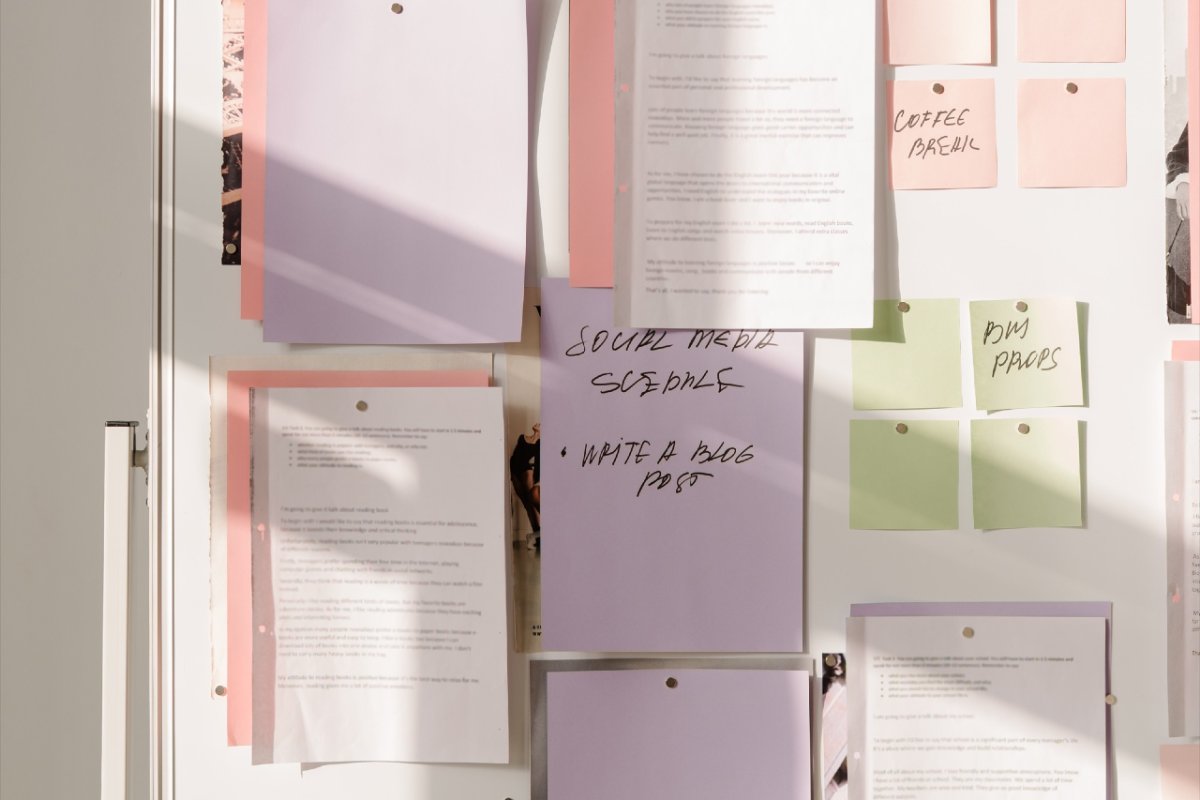 Blog Site Structure: How to Organize Your Blog for Long-Term Growth & SEO 1 Notes on a board - blog site structure.