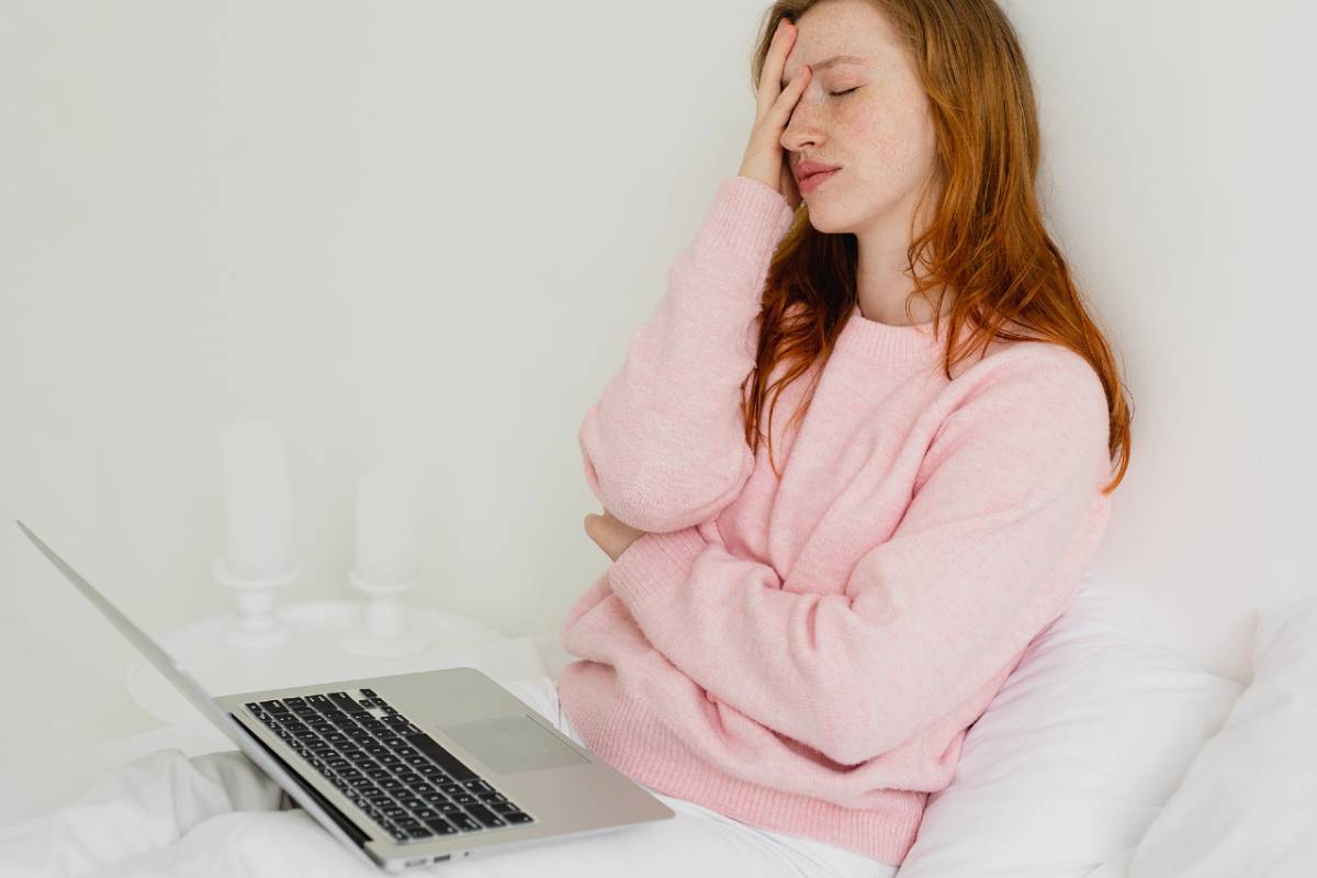10 Common WordPress Mistakes New Bloggers Make & How To Avoid Them 1 Frustrated woman with a laptop - common WordPress mistakes new bloggers make.
